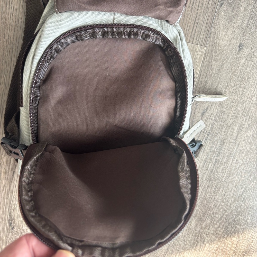 My Neighbor Totoro Sling Bag (unisex) - Picture 5 of 6